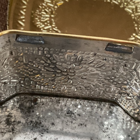 Vintage Tin HORPER'S TOFFEE
CANDY MADE IN ENGLAND  4 3/4" X 2 7/8”X 4 1/4” - Picture 12 of 16